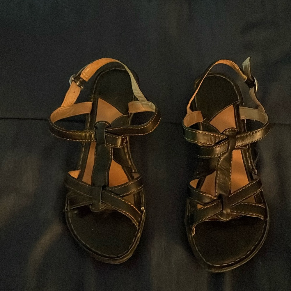Born Size 6 casual Sandals
